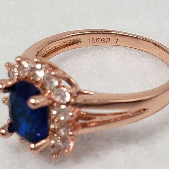 HOST PICK!!! 💙 18k Rose Gold Sapphire Ring - Picture 6 of 8